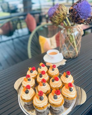 Krásné ráno vám přeje JabaBanga💕 • čerstvě namletá káva @cafe_gape • veganské zákusky • bezlepkové pečivo • sendviče •...